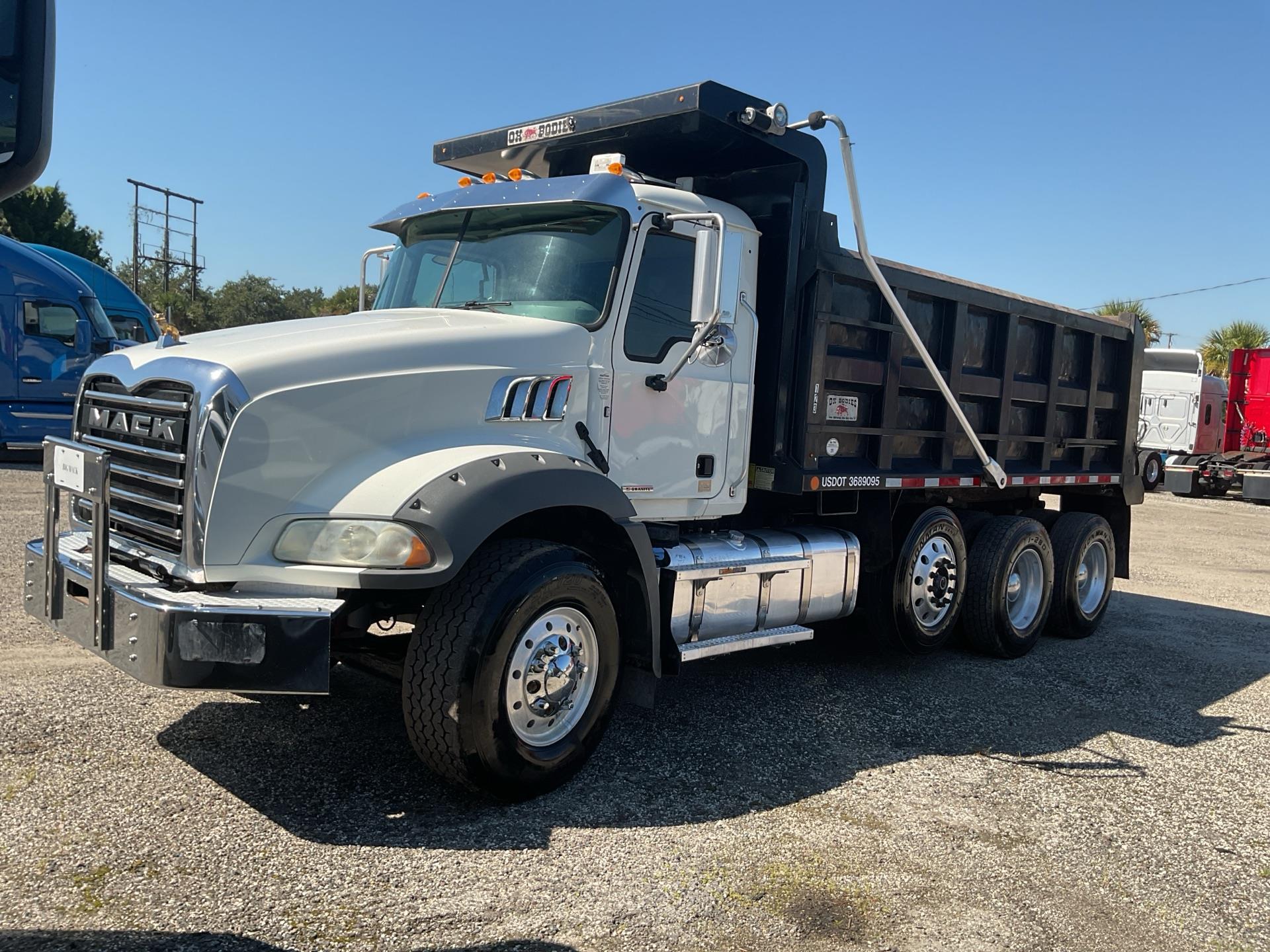 2019 Mack GR64B