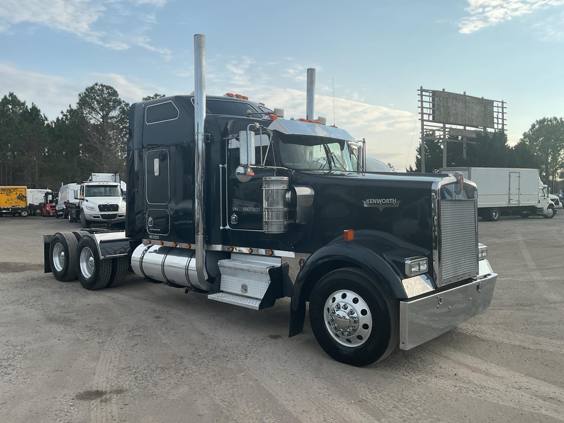 2005 Kenworth W900B