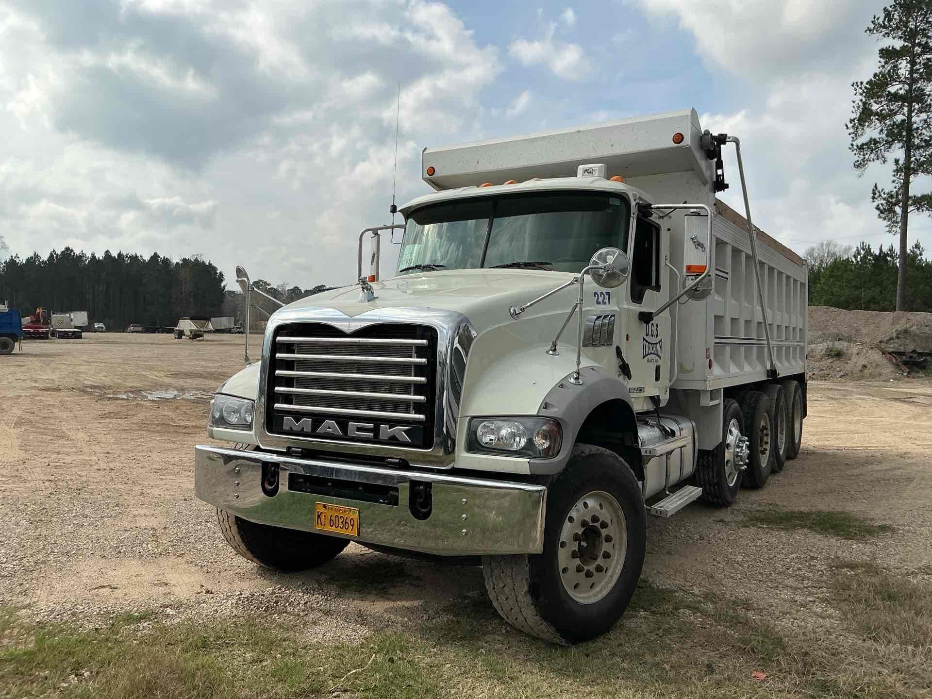 2014 Mack GU713