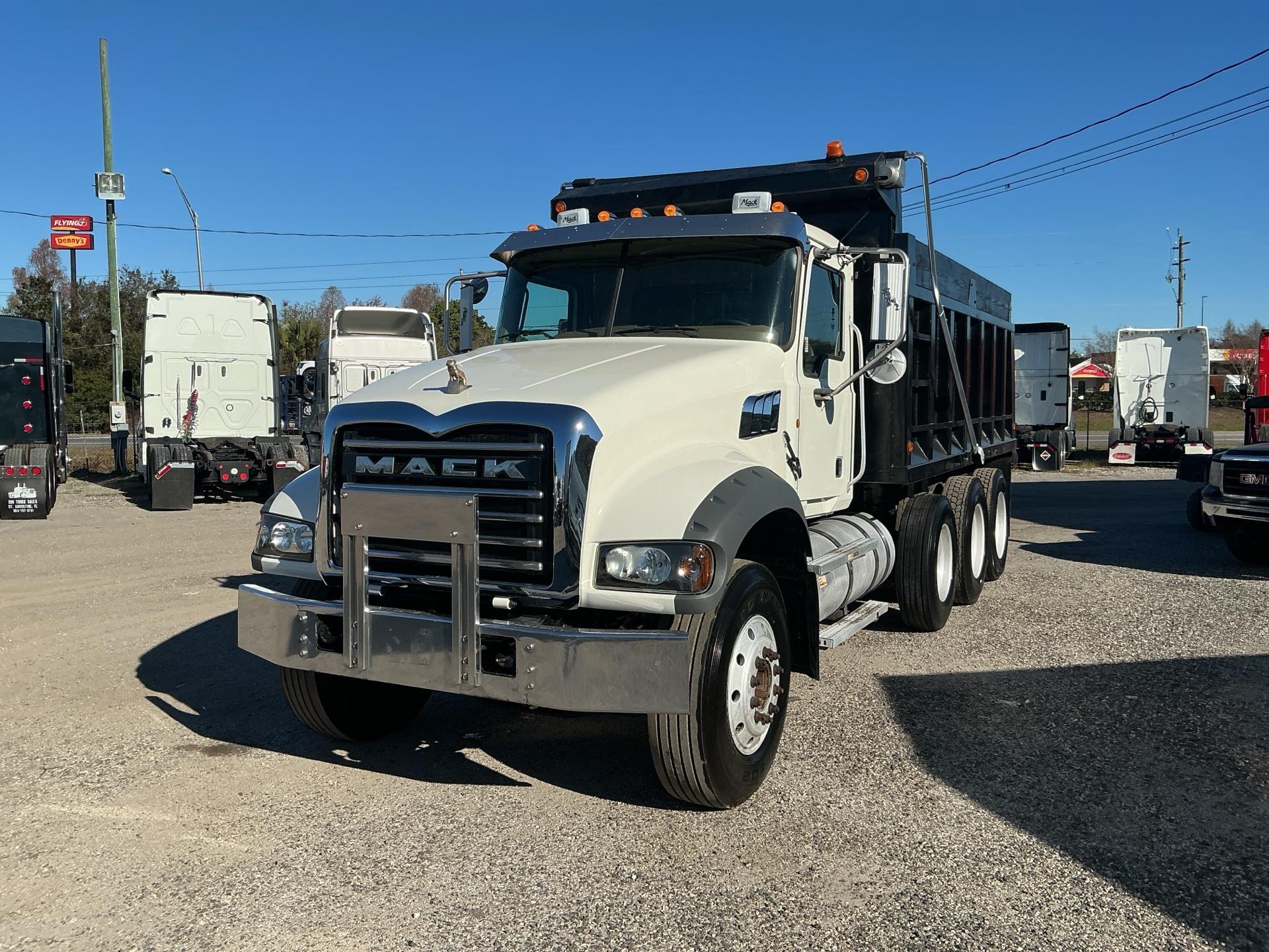 2011 Mack GU713