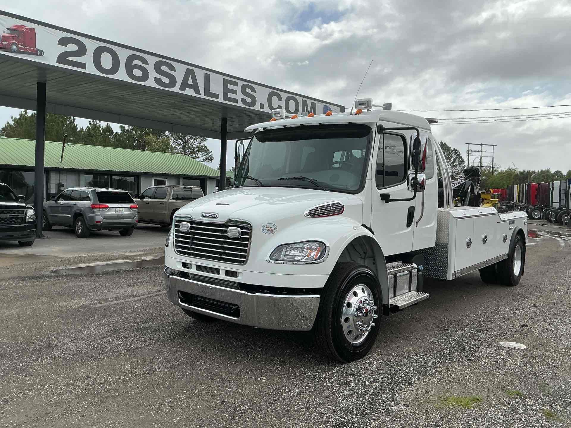 2023 Freightliner M2