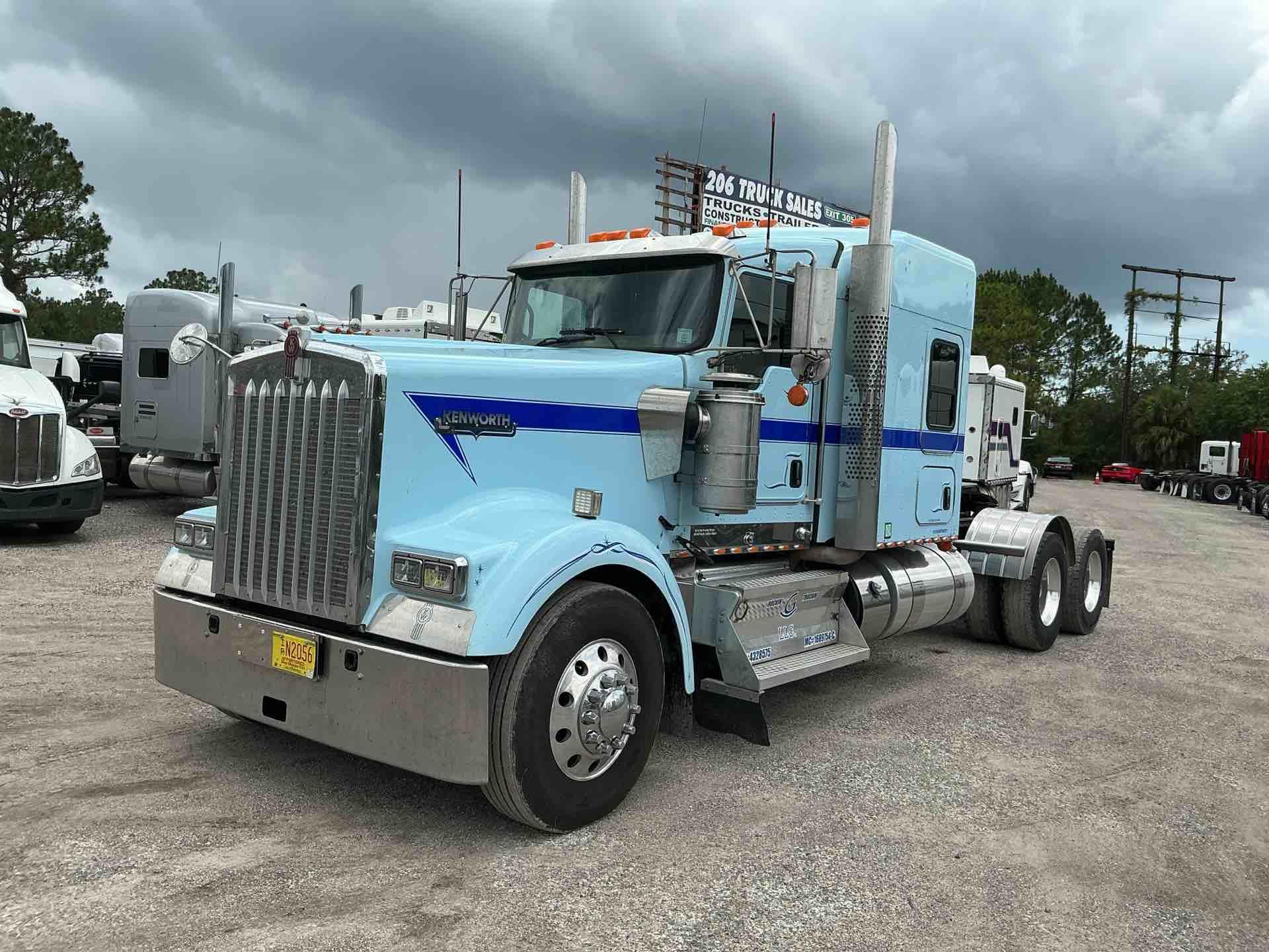 2021 Kenworth W900
