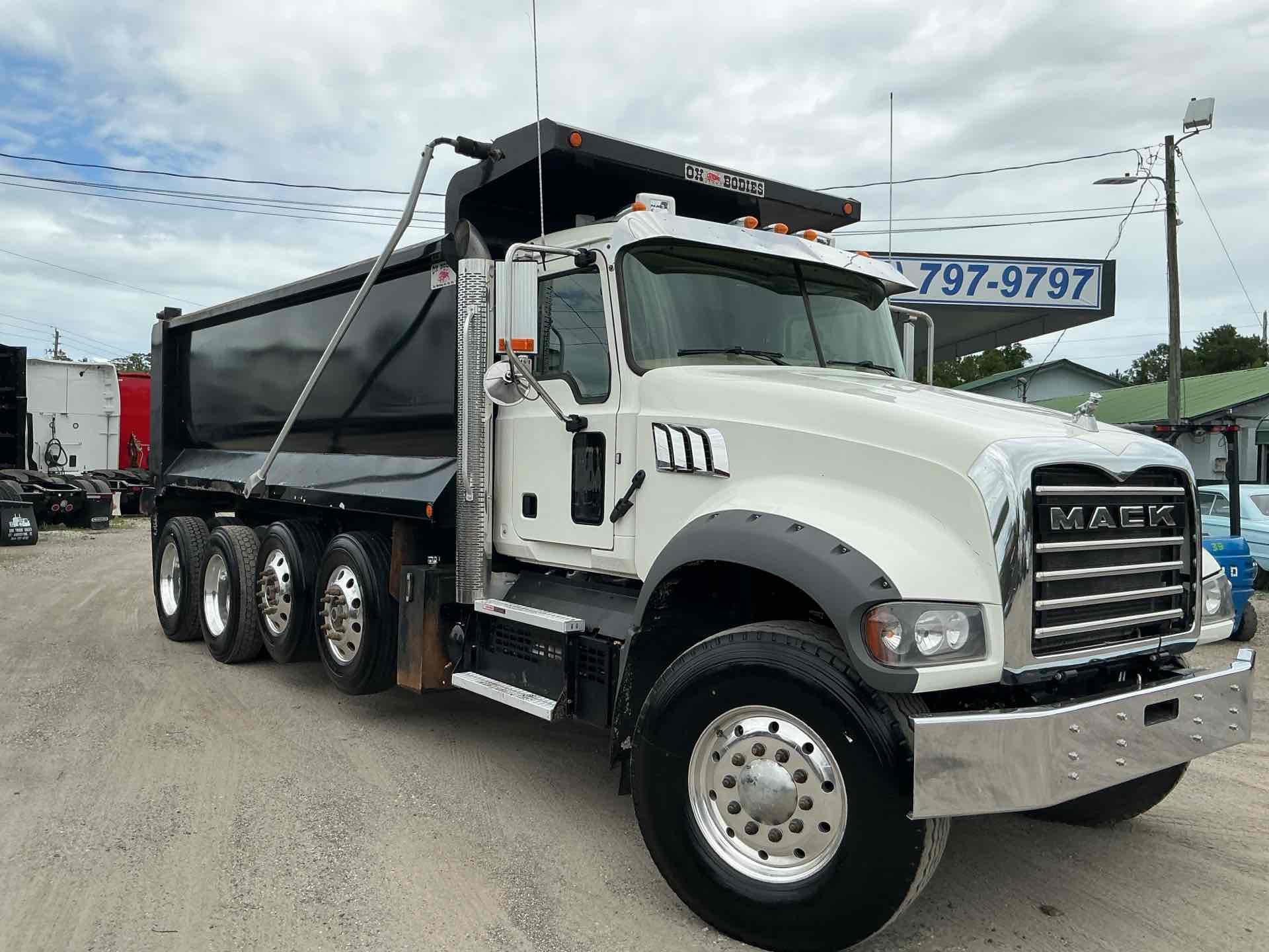 2023 Mack GR104FR
