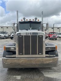 2005 Freightliner 378 Sleeper
