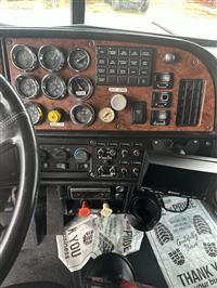 2005 Freightliner 378 Sleeper