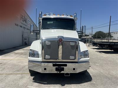 2027 Kenworth T880