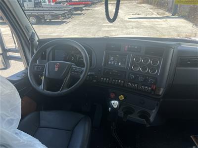 2027 Kenworth T880