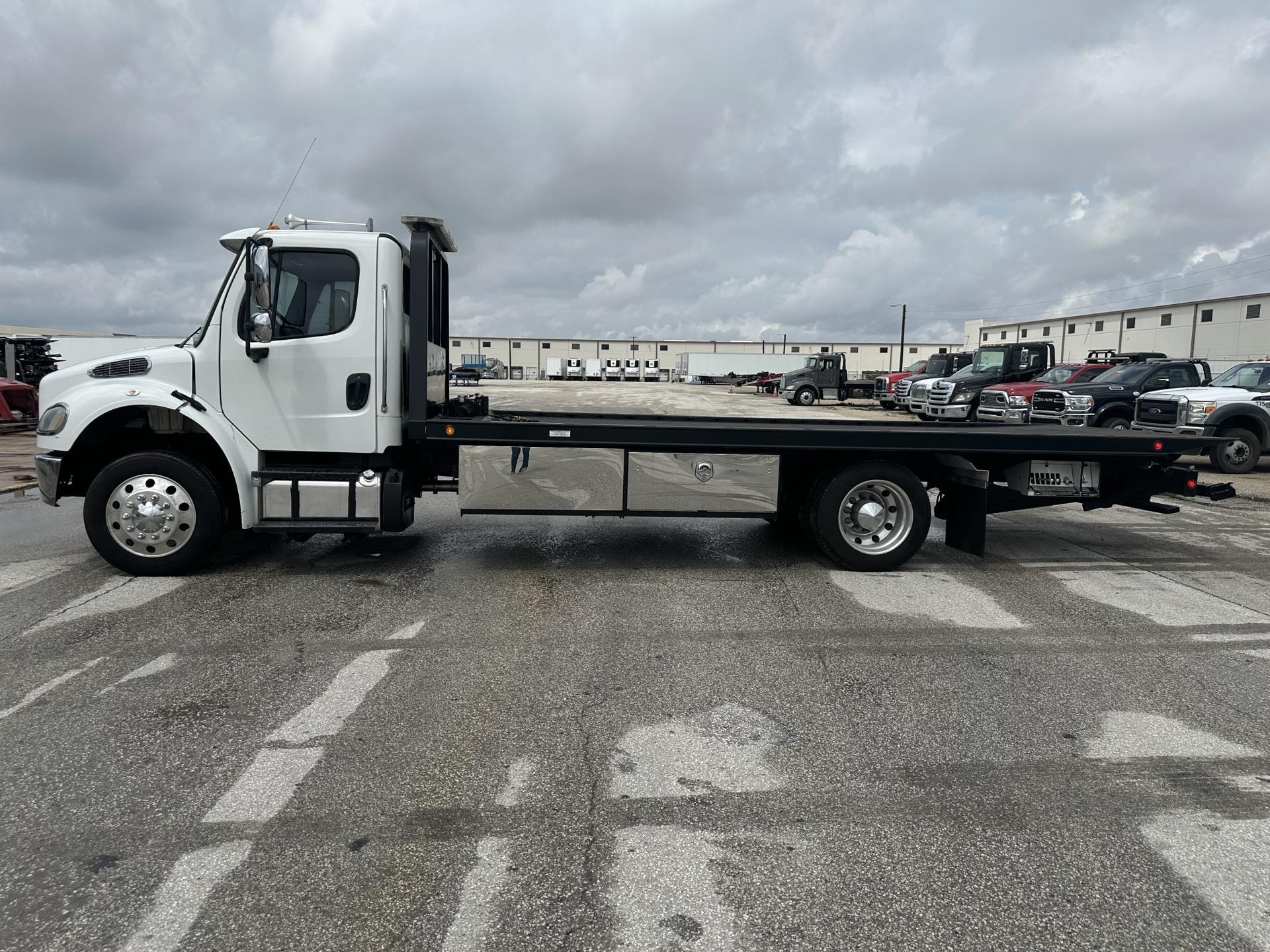 2017 Freightliner M2 106
