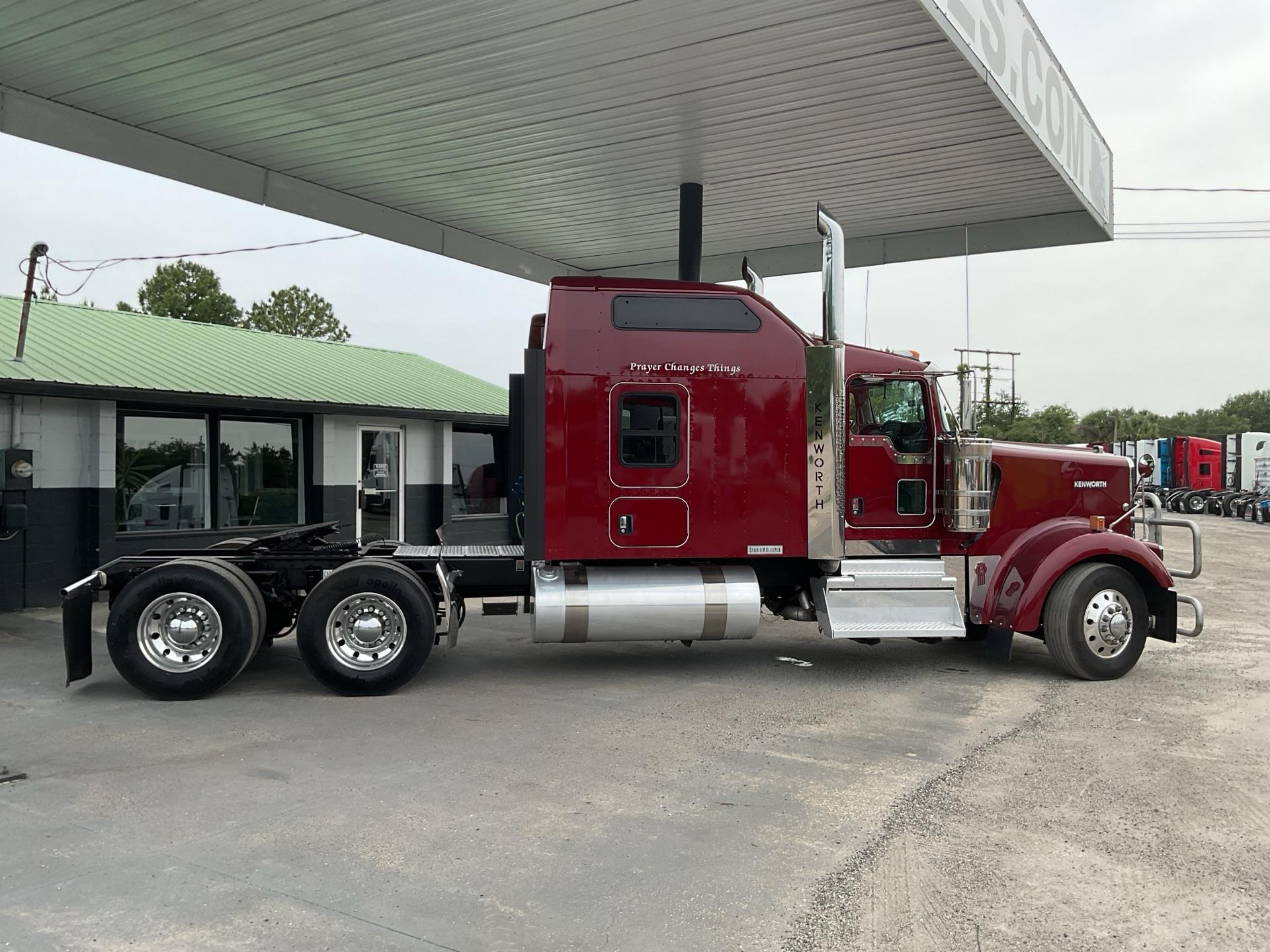 2023 Kenworth W900L