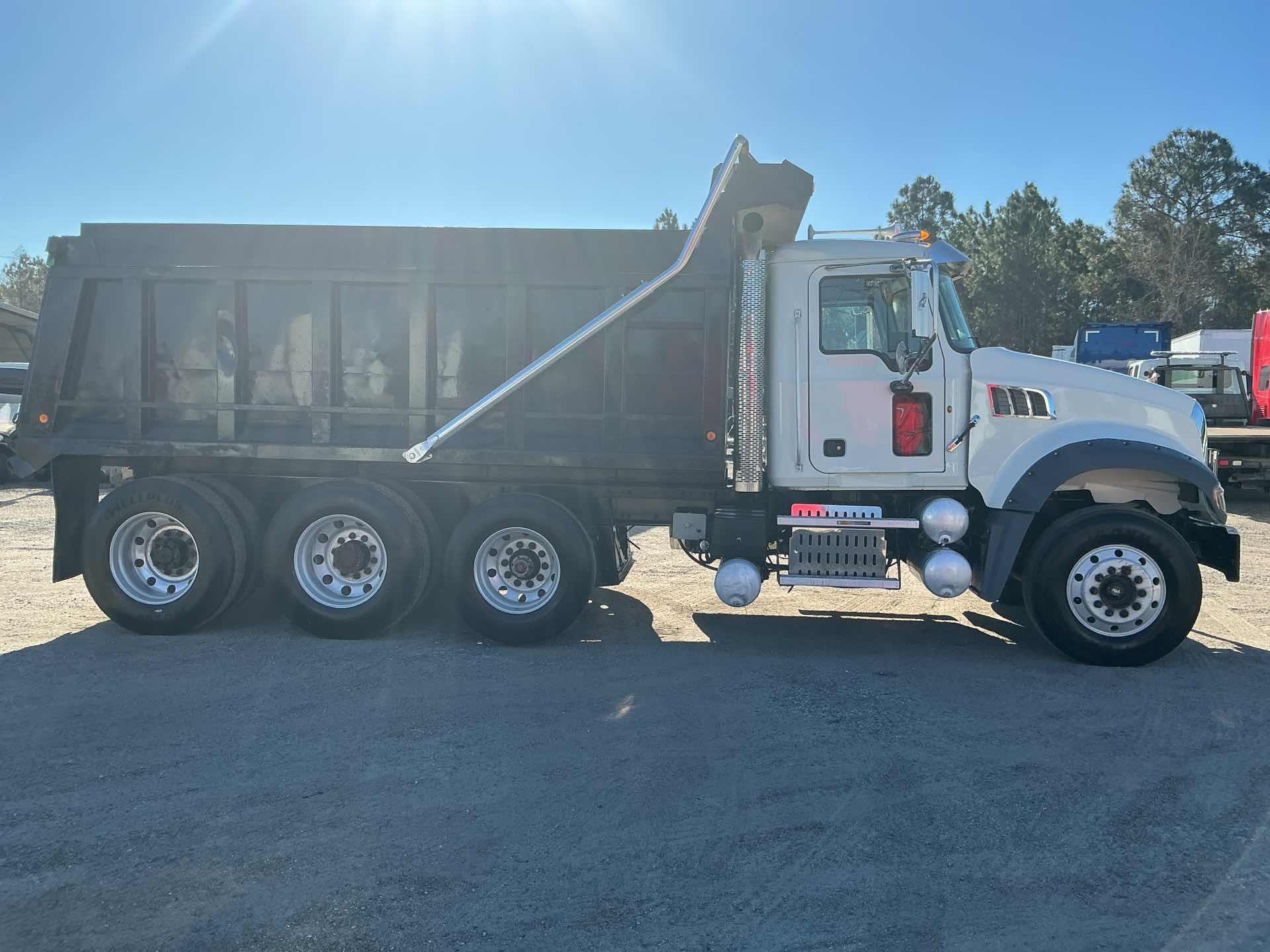 2011 Mack GU713 (Granite - Tri-Axle)