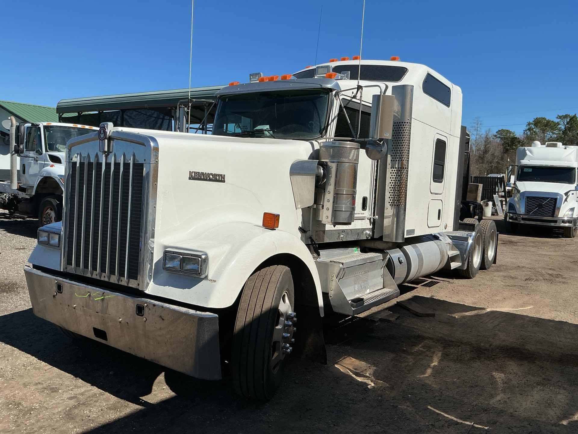 2019 Kenworth W900L