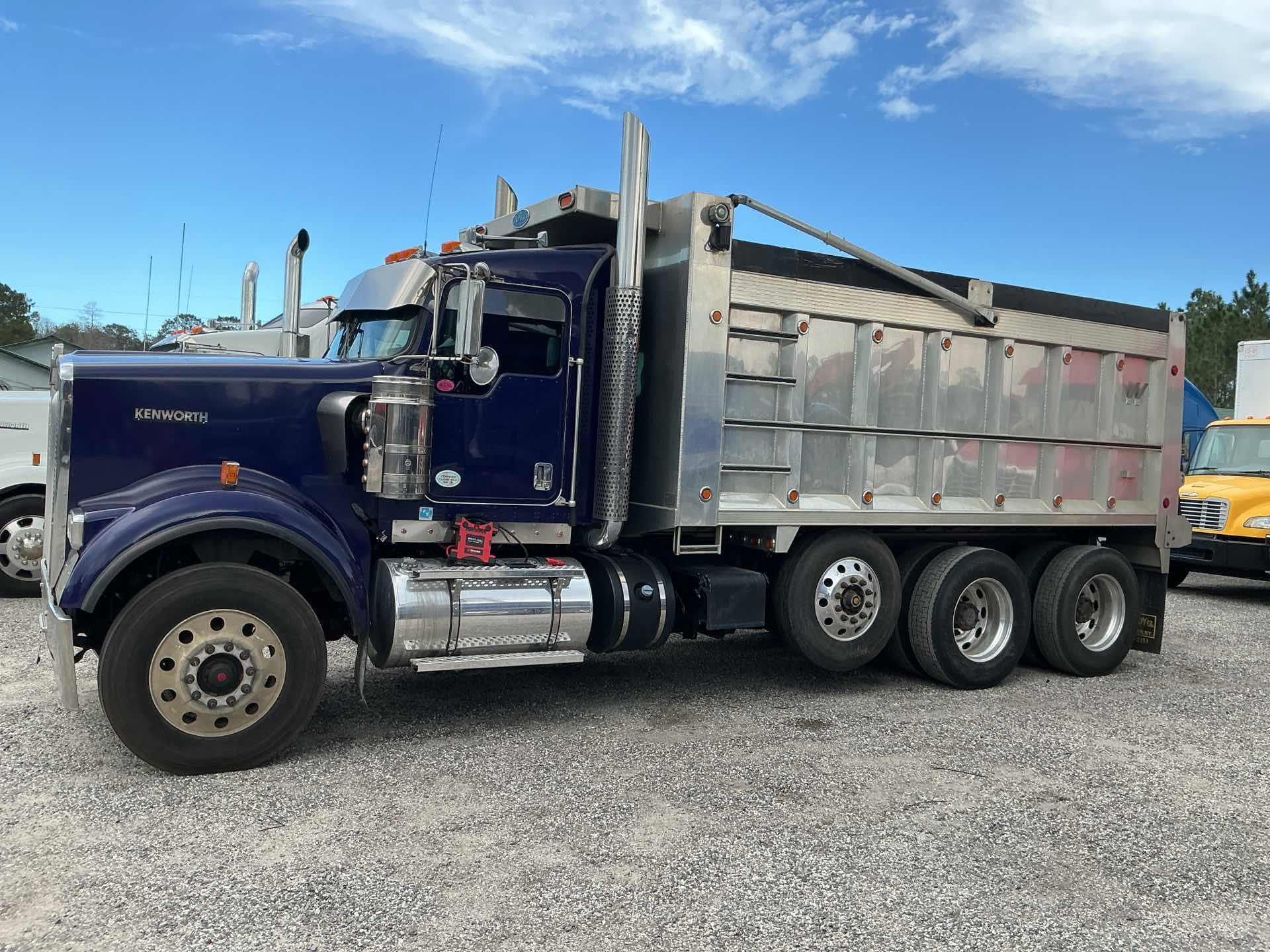 2018 Kenworth W900B (Tri-Axle)
