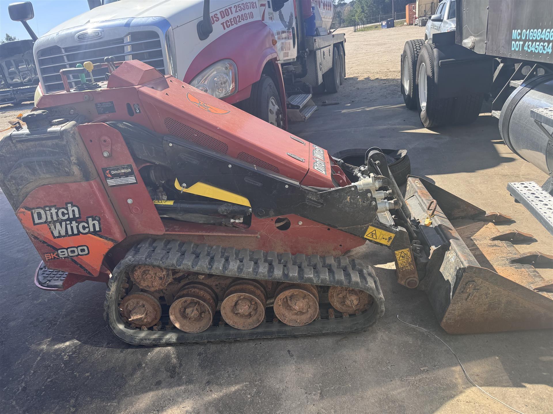 2025 Ditch Witch SK900 (Mini - Track)