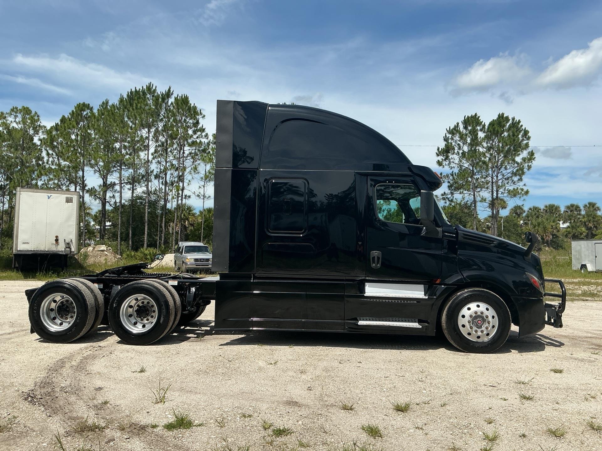 2024 Freightliner PT126SLP Cascadia 