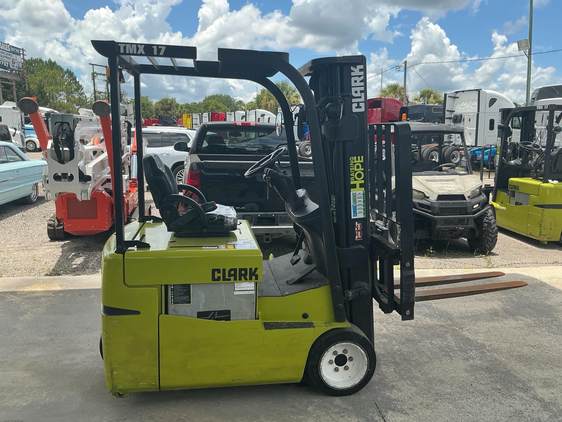 2021 Clark TMX17 