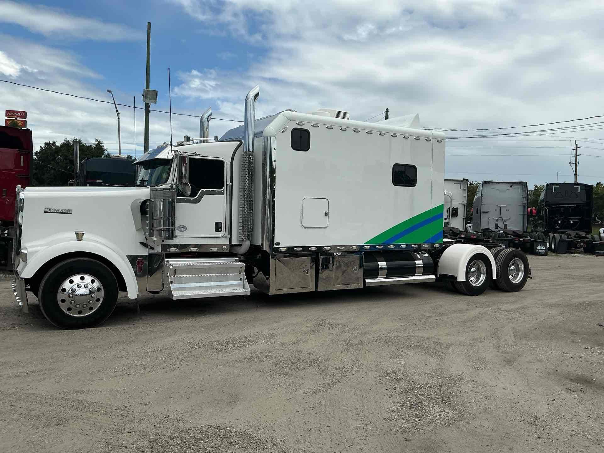 2020 Kenworth W900L (156" ARI)