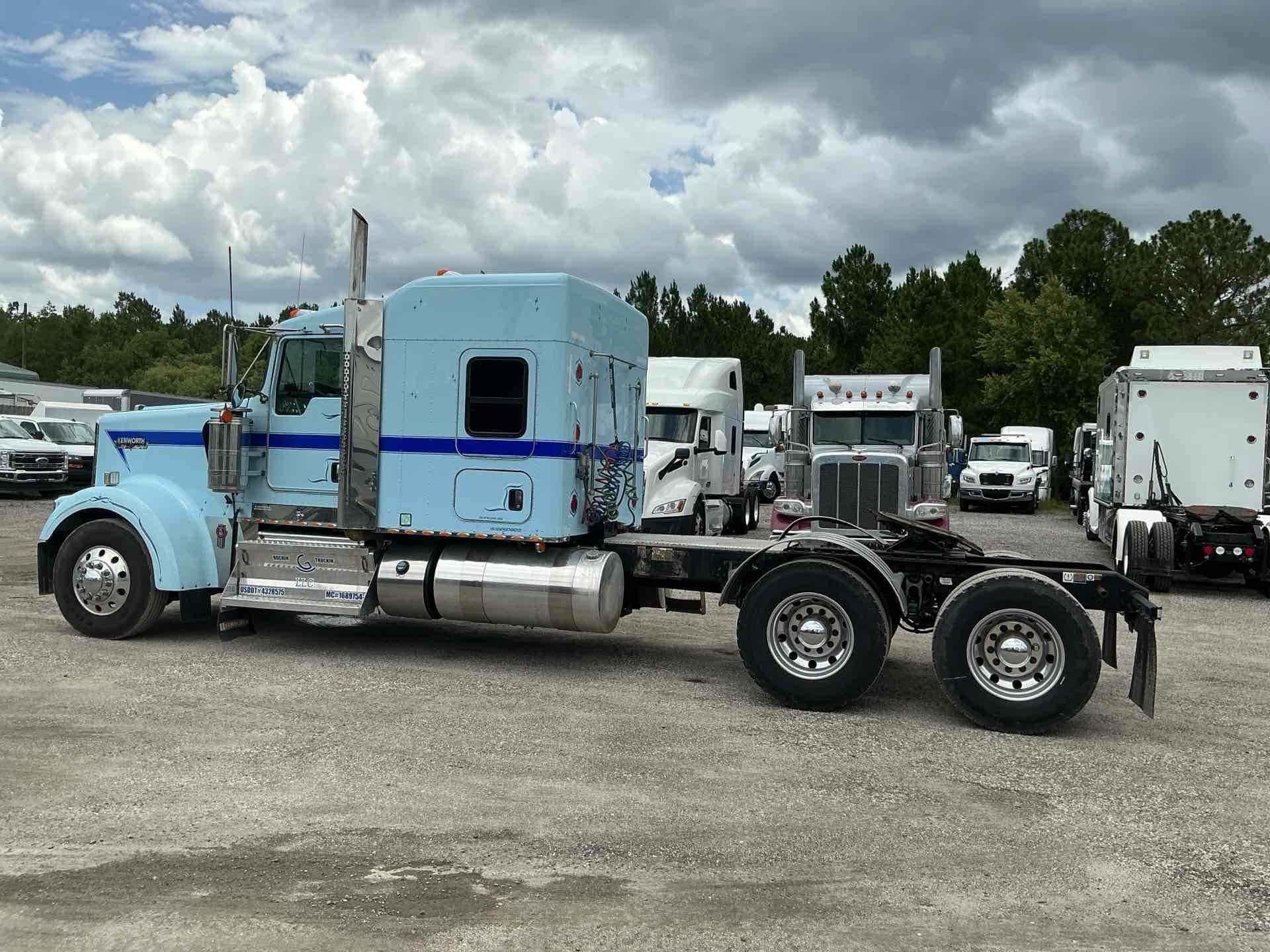 2021 Kenworth W900L