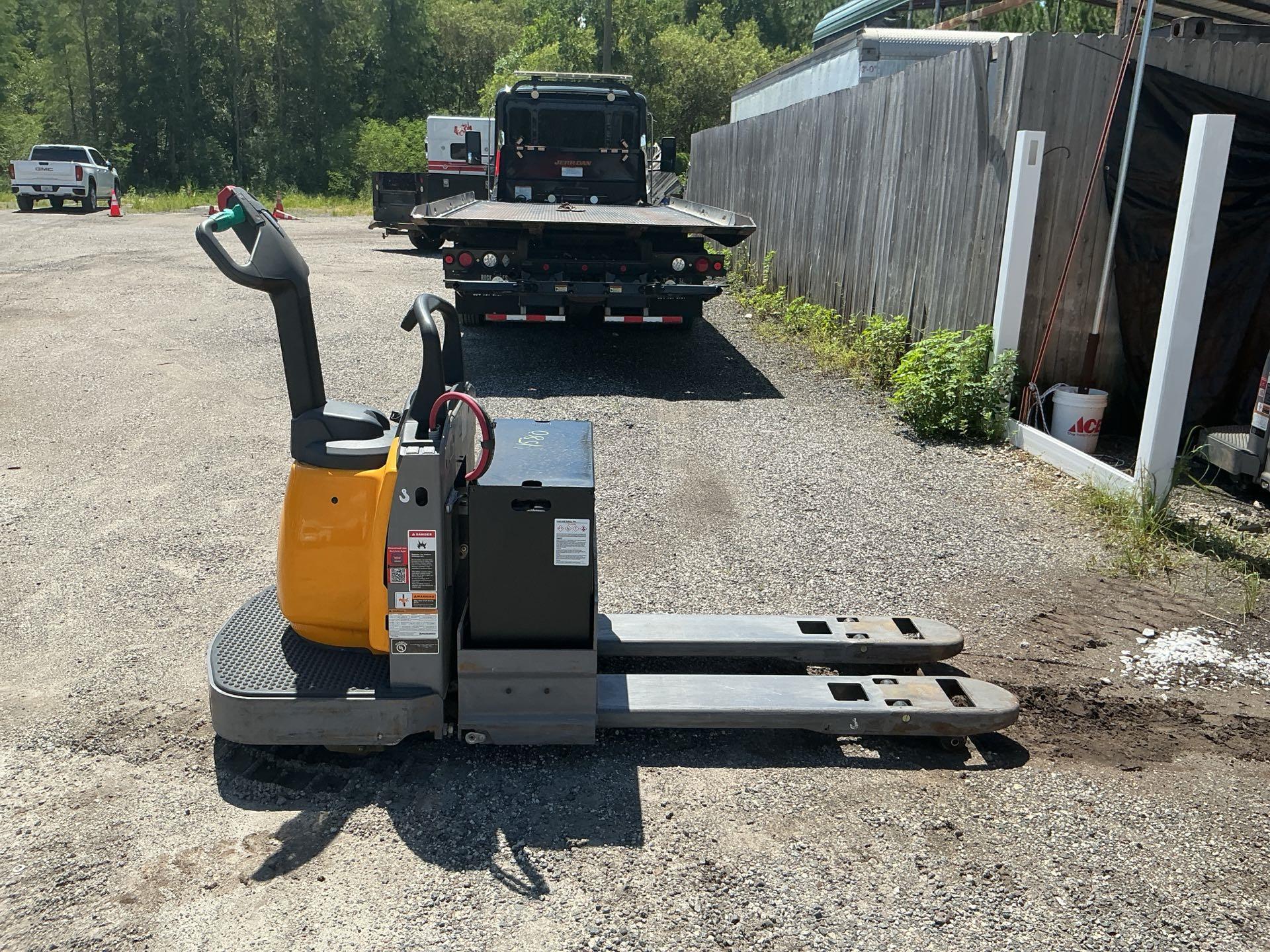 2021 Jungheinrich ECR327A (Electric End Rider)