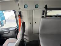 2022 VOLVO TRUCK VNL64T760