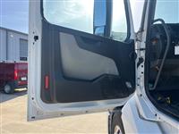 2021 Volvo VNL64T760