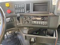 2021 Volvo VNL64T760