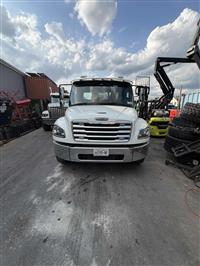 2025 Freightliner M2106042S