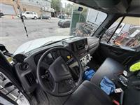 2025 Freightliner M2106042S