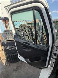 2025 Freightliner M2106042S
