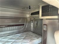 2022 Peterbilt 389