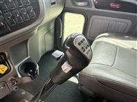 2022 Peterbilt 389