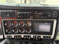 2023 Kenworth W900