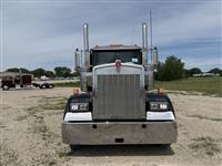 2023 Kenworth W900