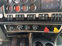 2023 Kenworth W900