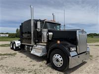 2023 Kenworth W900