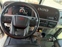 2023 Peterbilt 389