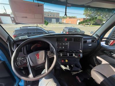 2025 Kenworth T880