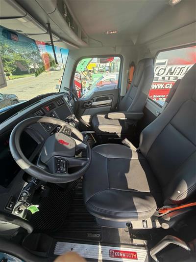 2025 Kenworth T880