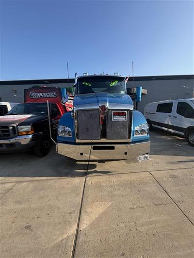 2025 Kenworth T880