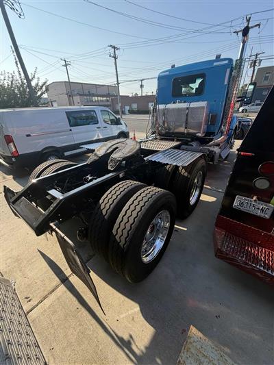 2025 Kenworth T880