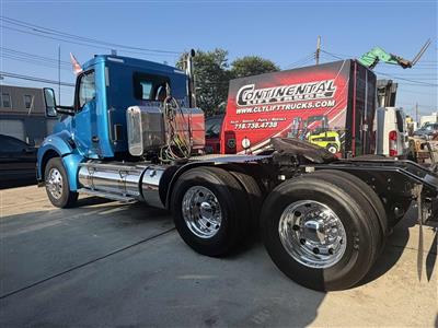 2025 Kenworth T880