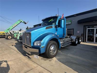 2025 Kenworth T880