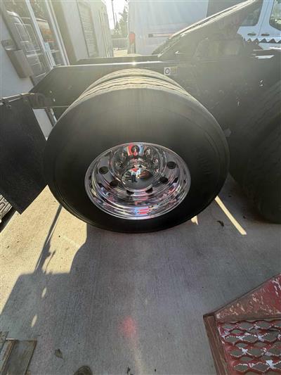 2025 Kenworth T880