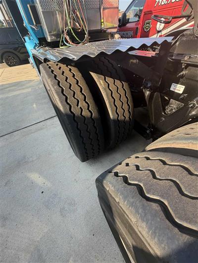 2025 Kenworth T880