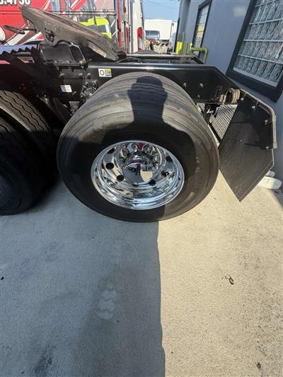 2025 Kenworth T880