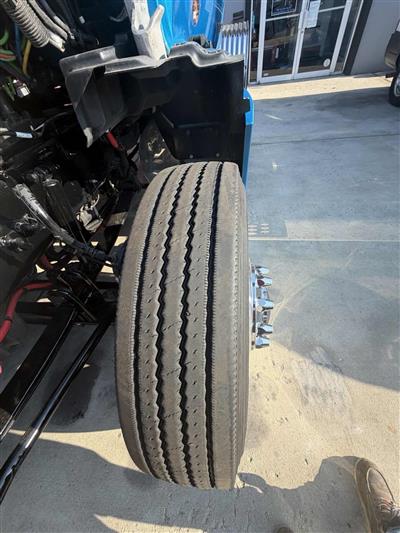 2025 Kenworth T880