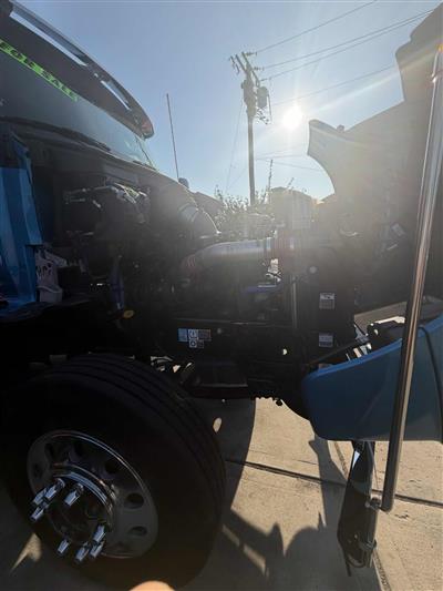 2025 Kenworth T880