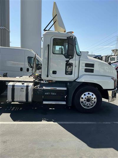 2021 Mack AN64T