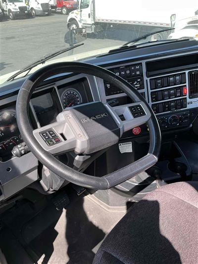 2021 Mack AN64T
