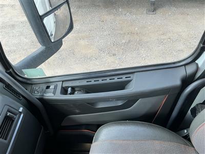 2023 Volvo VNL64T860