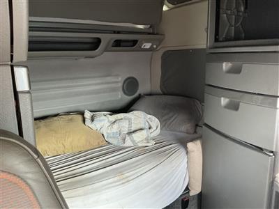2023 Volvo VNL64T860
